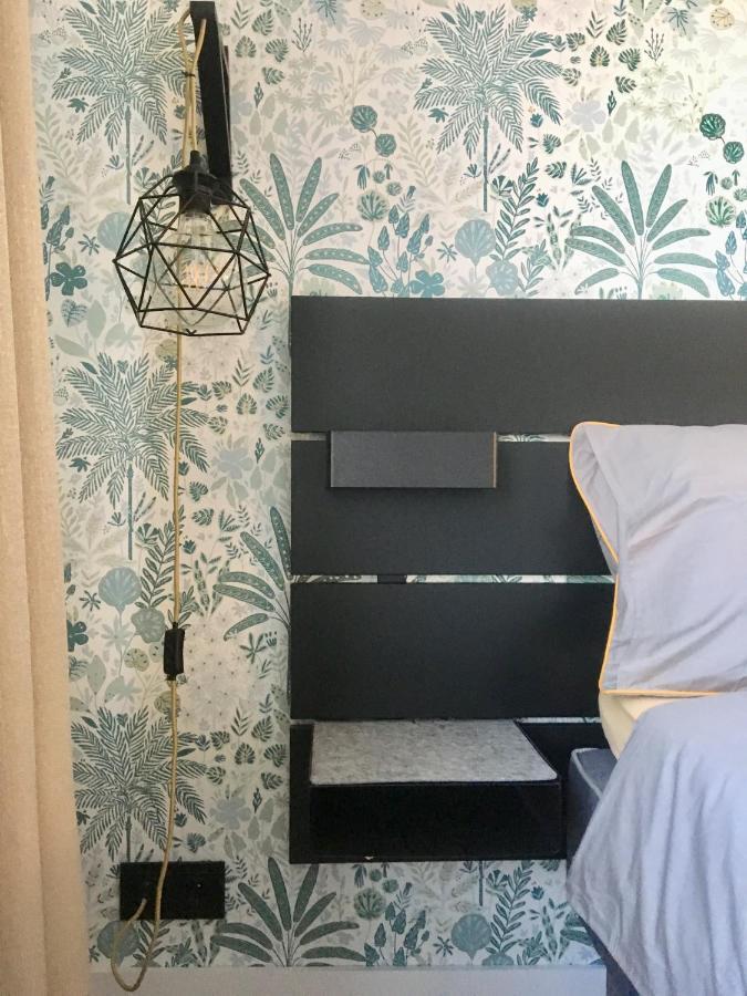 Room 10 فالميرا المظهر الخارجي الصورة